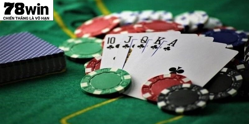 Các thuật ngữ phổ biến trong phỏm như ù, móm, chốt hạ